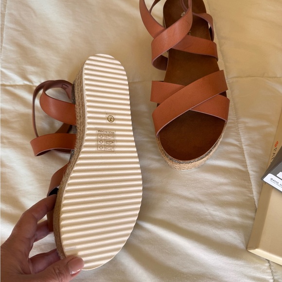 Sandals - Picture 2 of 3